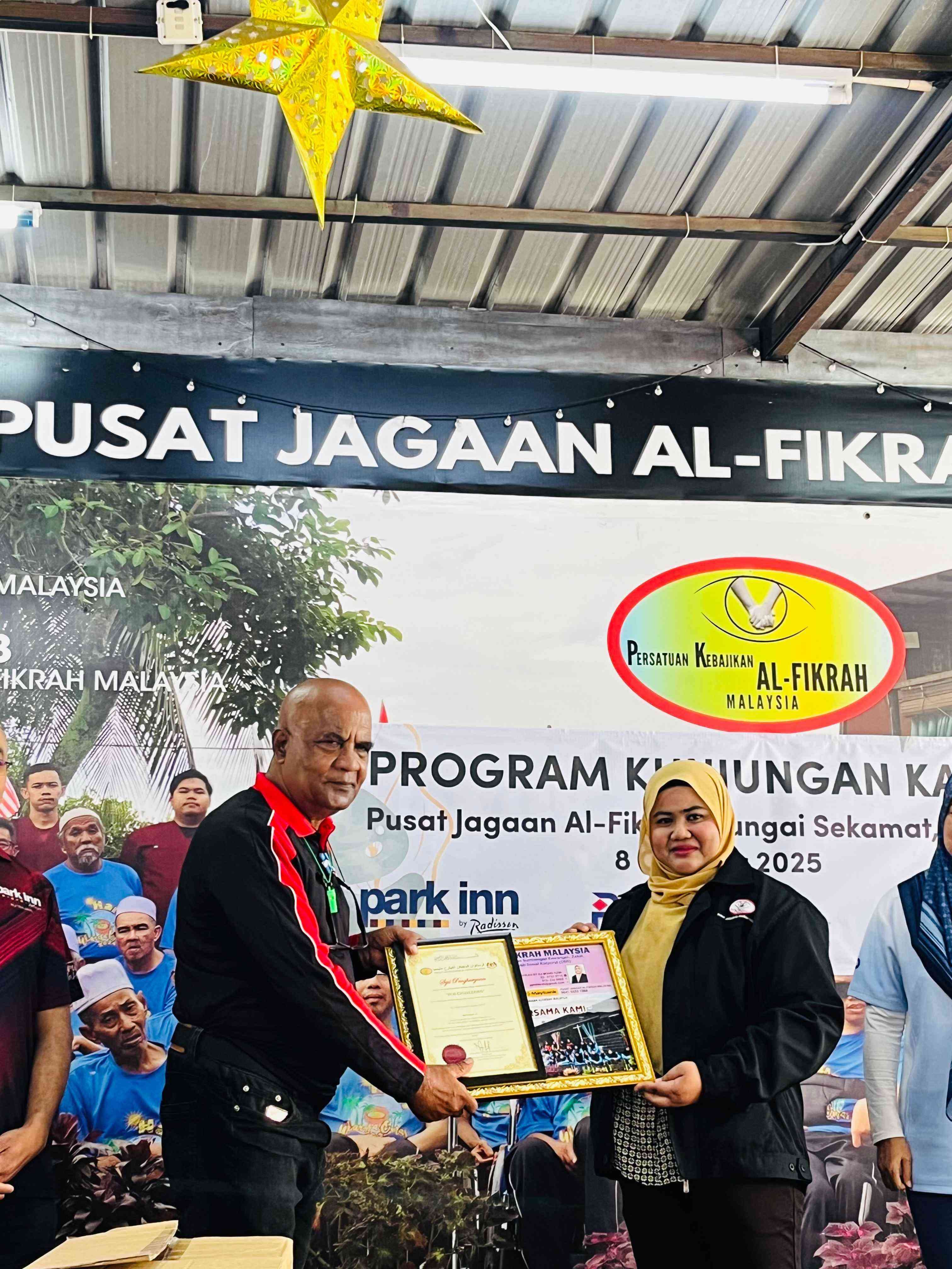 PBSB employees with residents of Pusat Jagaan Al-Fikrah