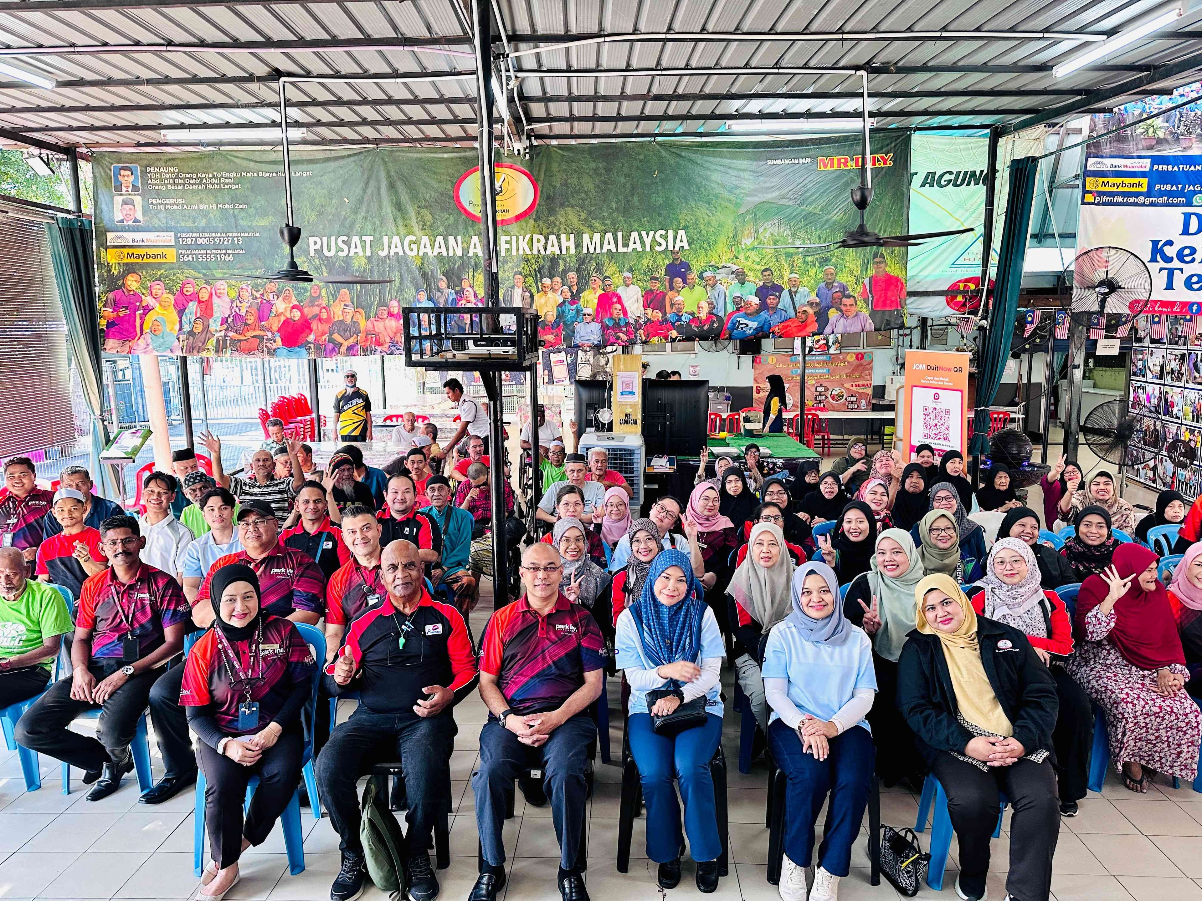 PBSB employees with residents of Pusat Jagaan Al-Fikrah