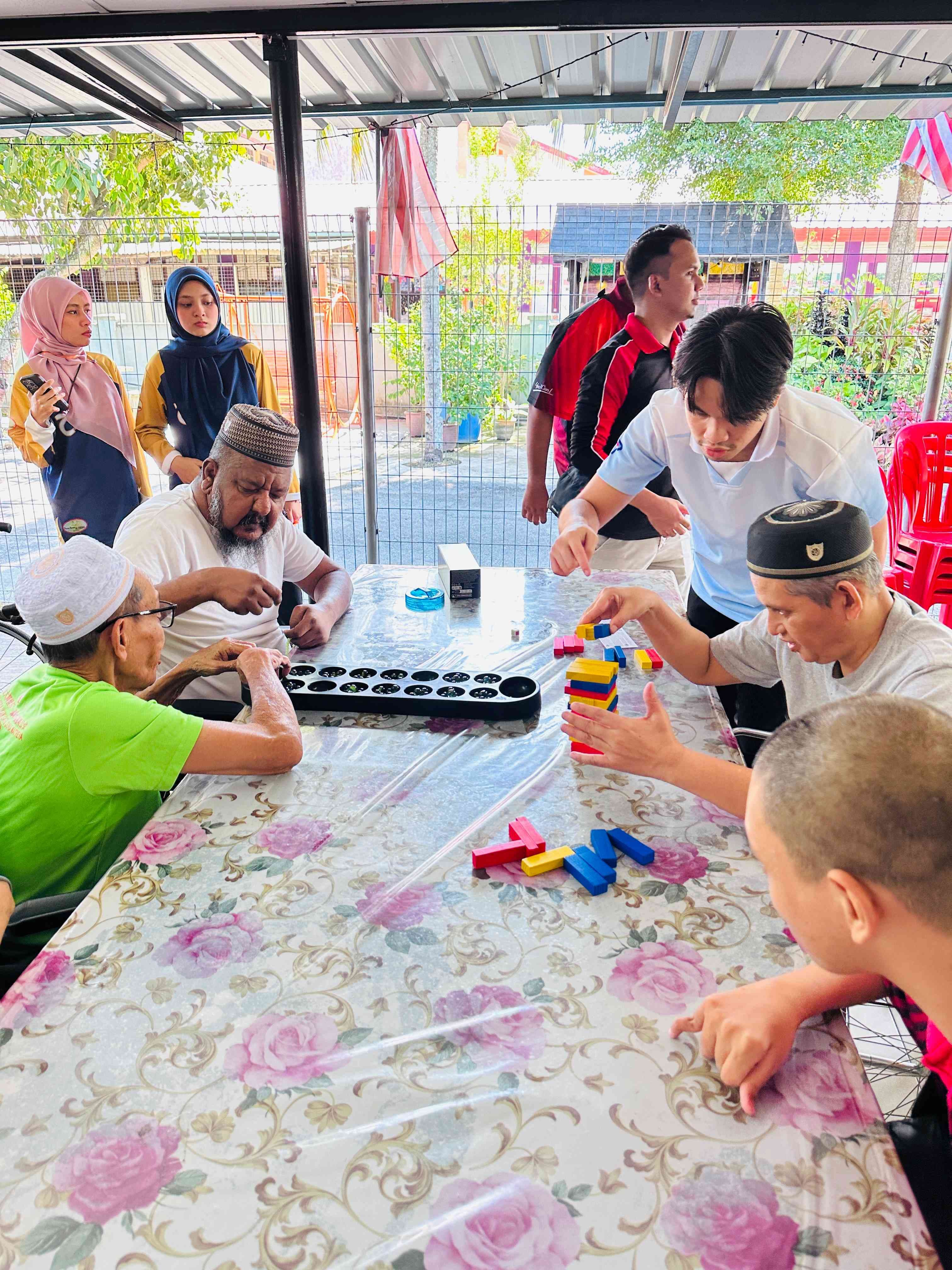 PBSB employees with residents of Pusat Jagaan Al-Fikrah