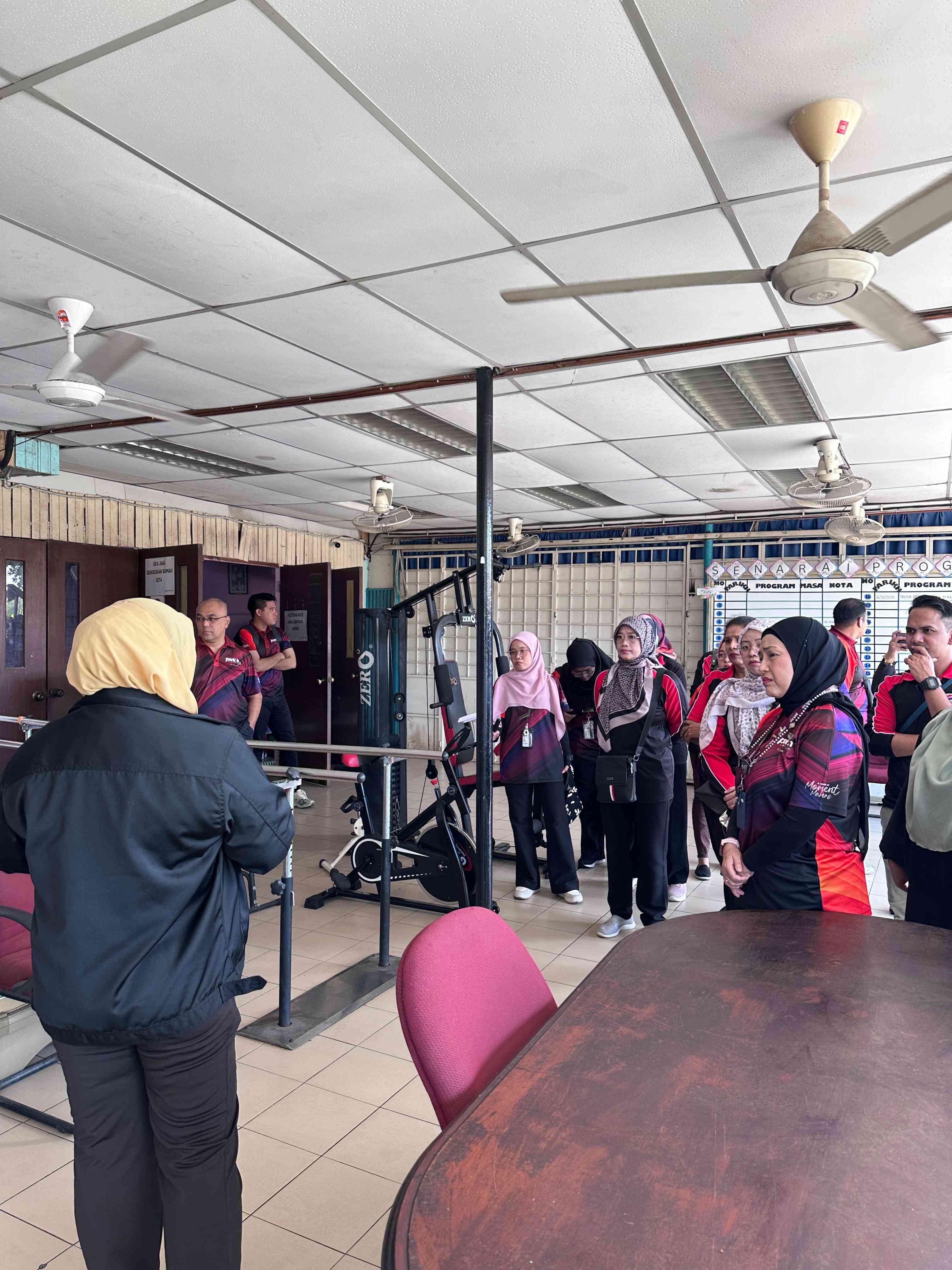 PBSB employees with residents of Pusat Jagaan Al-Fikrah